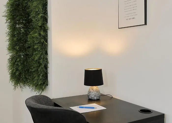 Modern Und Ruhig, Mit Garage & Ps4, Nahe Messe, Rue Und Uniklinik, Voll Ausgestattete Kueche, Bad Mit Dusche Und Badewanne